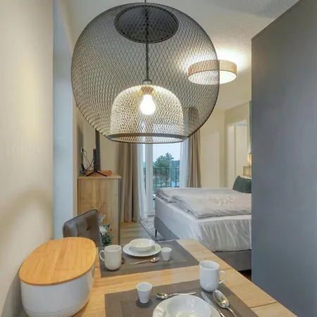 Cozy In With Kitchen Apartment